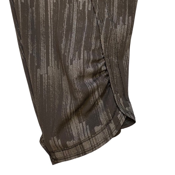 Lululemon Women’s 8 Run Top Speed Crop Leggings Scratch Match Black‎ Multi - Picture 10 of 14